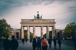 Leia mais sobre o artigo A Revolução Verde do Turismo: Como Cidades Europeias Estão Pagando Turistas Para Serem Sustentáveis